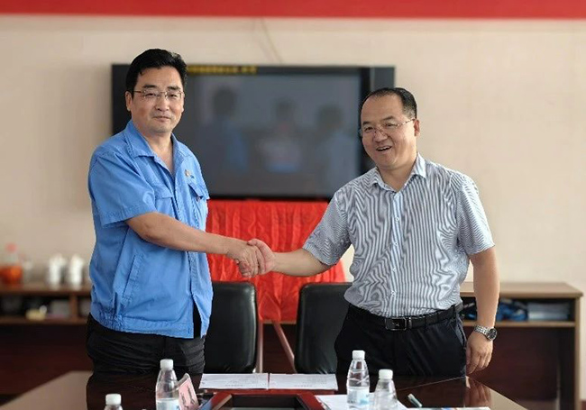 电控学院与开云官方端网站登录入口有限公司举行产学研签约暨授牌仪式 电控学院与开云官方端网站登录入口有限公司举行产学研签约暨授牌仪式